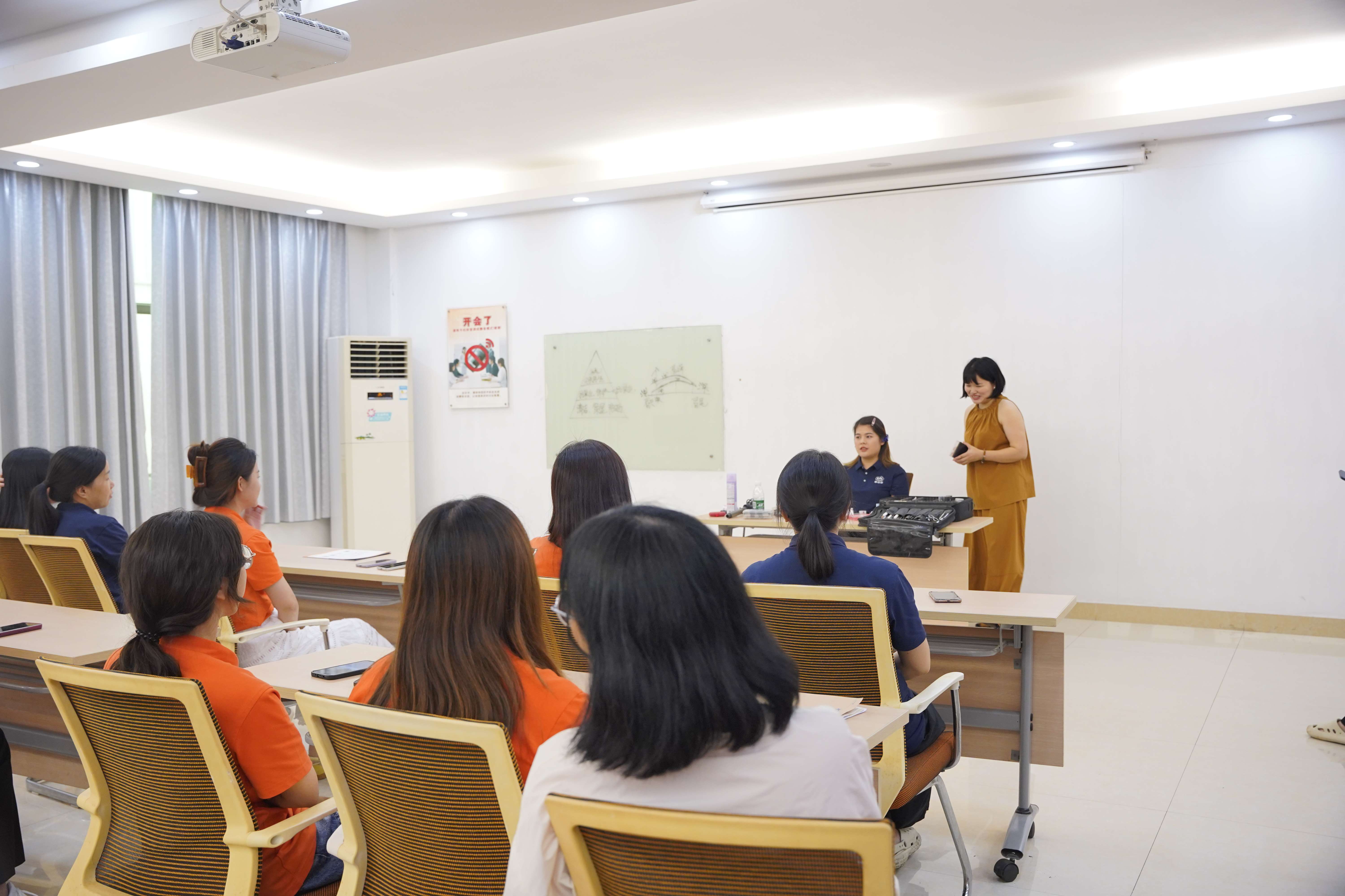 “妆”属美丽 赋能职场！AGGAMES公司通勤化妆培训活动圆满结束~