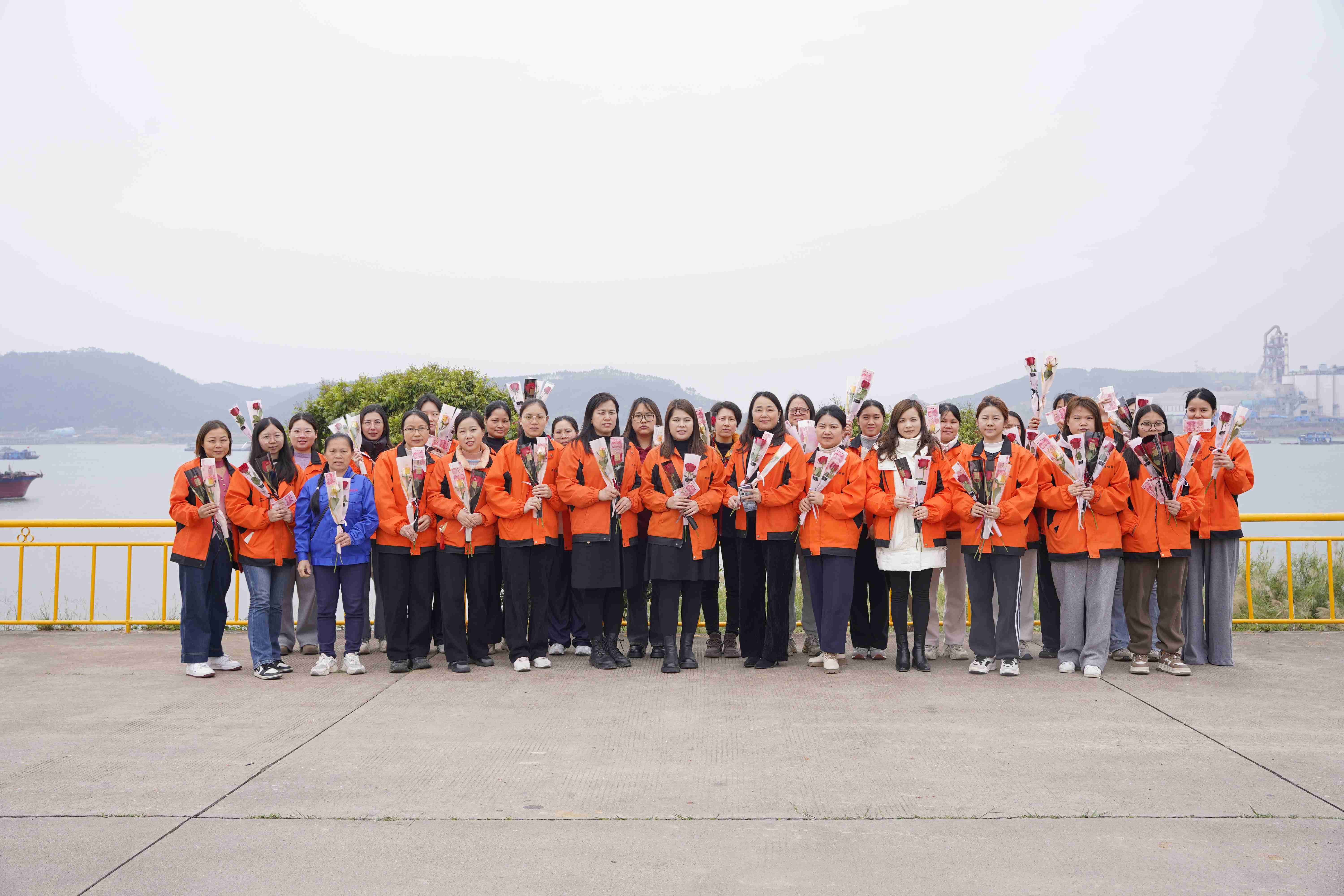铿锵玫瑰 绽放芳华 | AGGAMES公司为全体女职工发放“三八”妇女节暖心福利